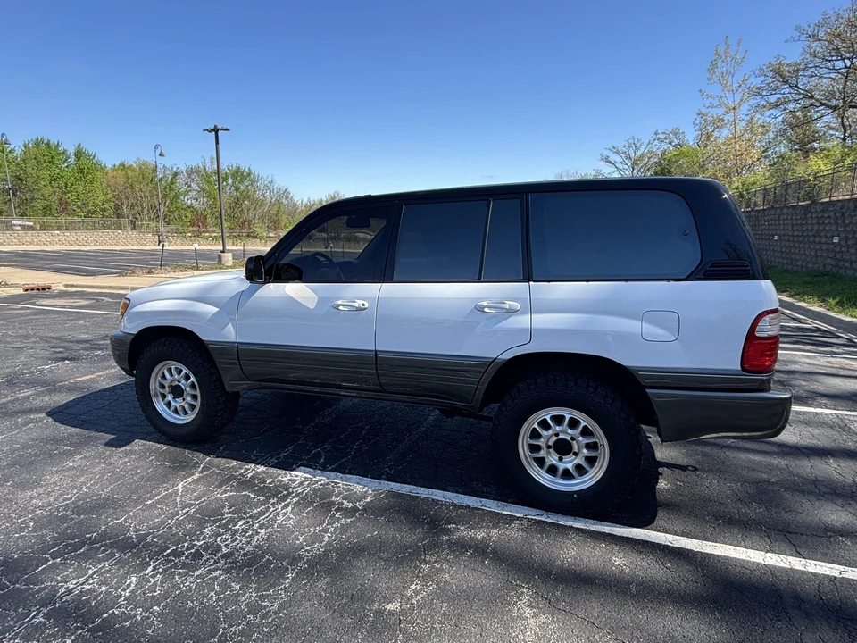 1998 Lexus LX 2nd Gen - Image 4 of 31