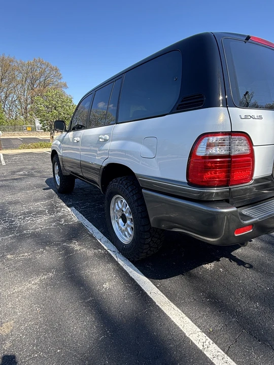 1998 Lexus LX 2nd Gen - Image 15 of 31