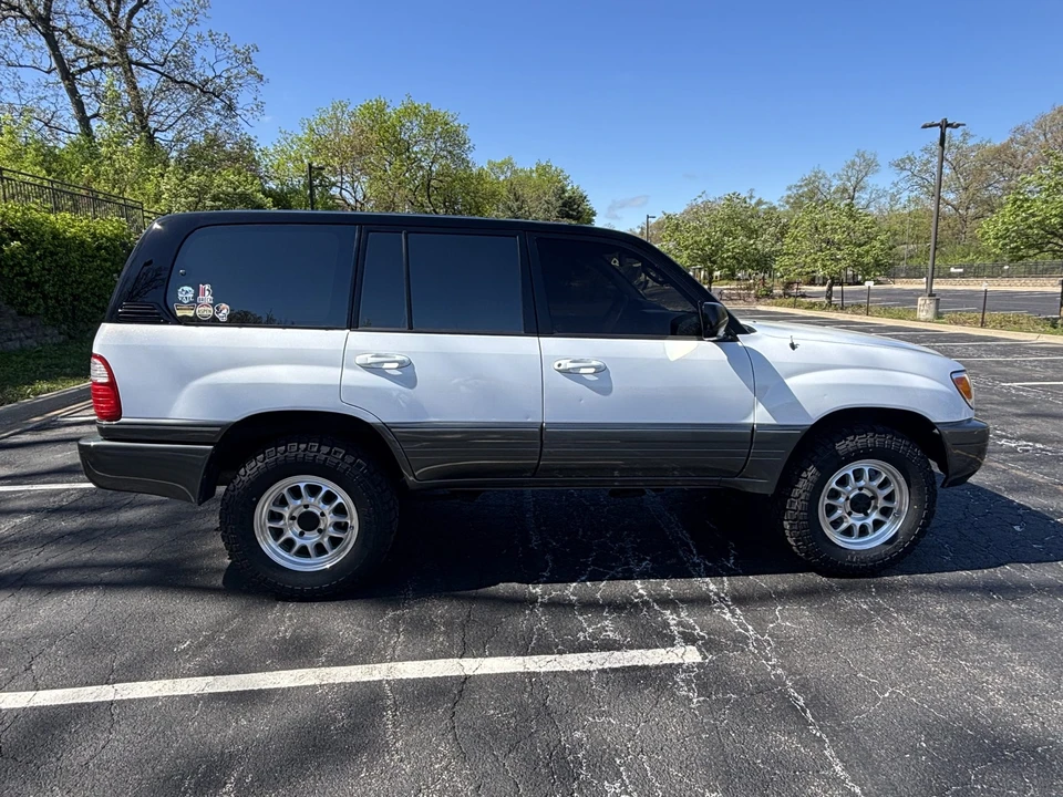 1998 Lexus LX 2nd Gen - Image 9 of 31