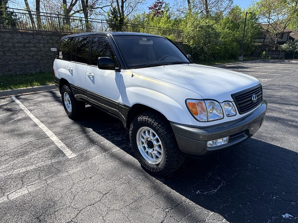 1998 Lexus LX 2nd Gen - Image 11 of 31