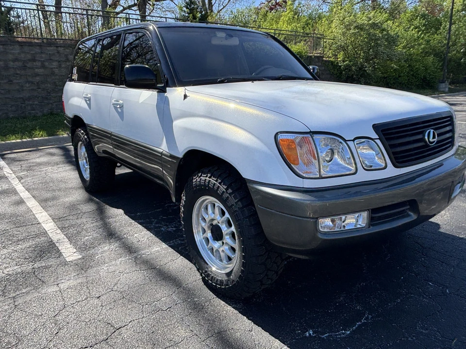 1998 Lexus LX 2nd Gen - Image 12 of 31