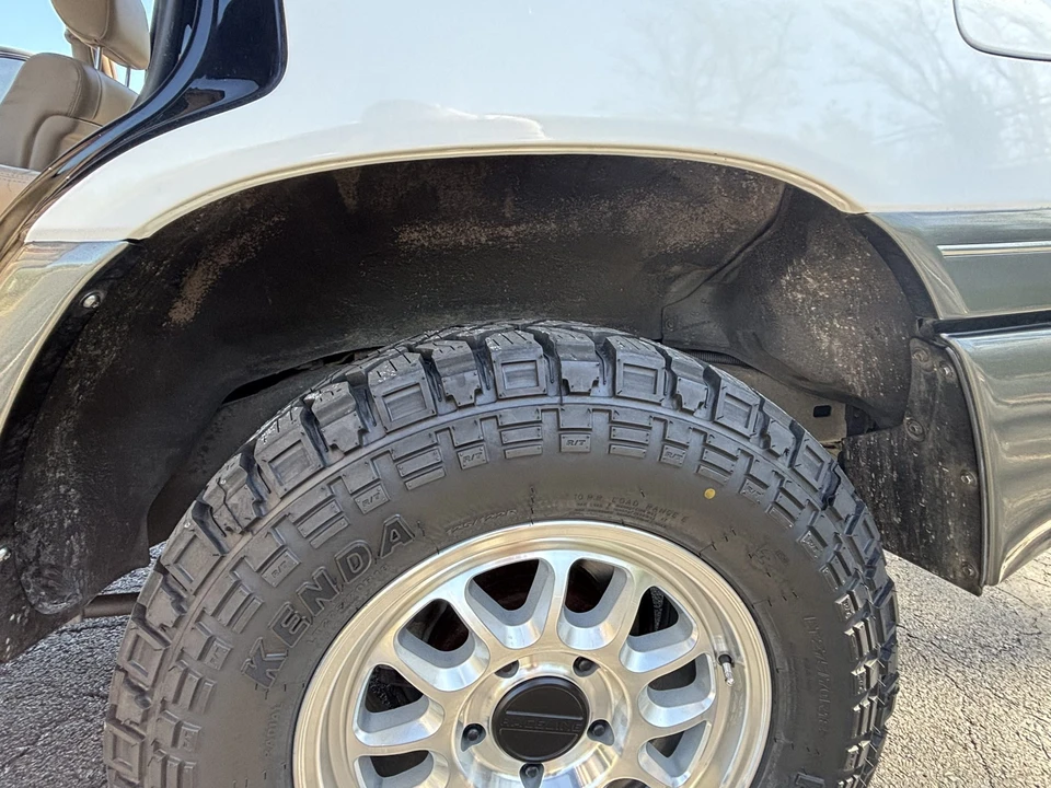 1998 Lexus LX 2nd Gen - Image 18 of 31