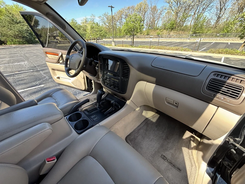 1998 Lexus LX 2nd Gen - Image 24 of 31