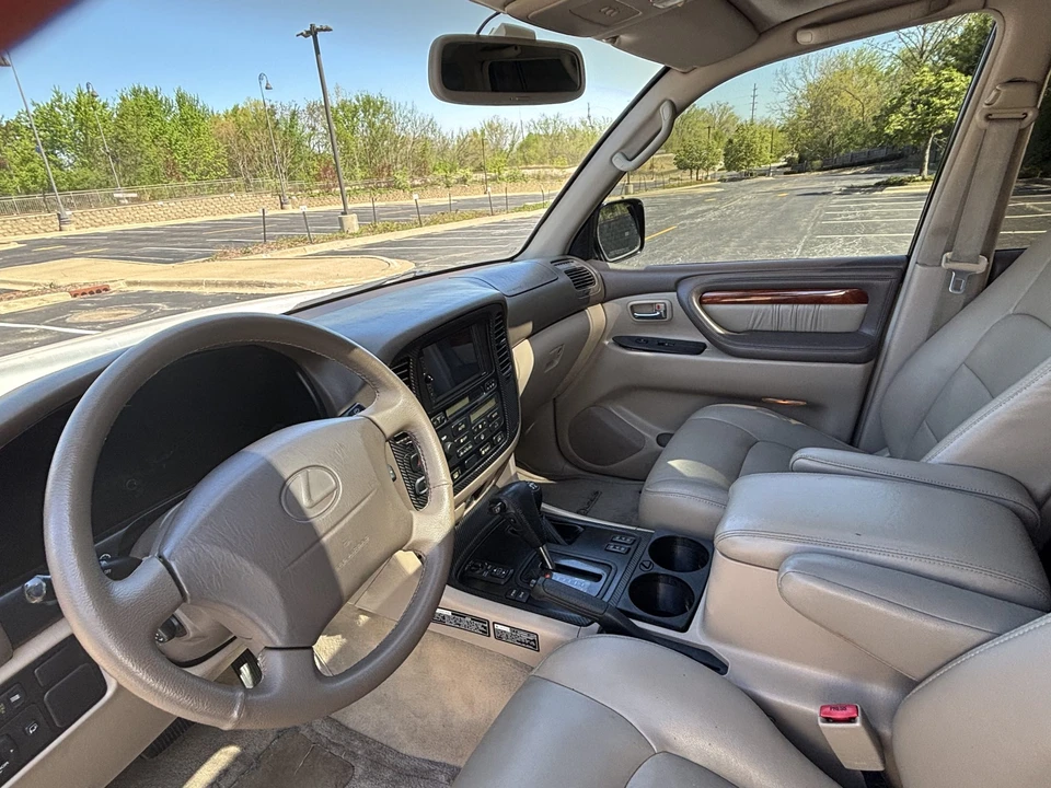 1998 Lexus LX 2nd Gen - Image 19 of 31