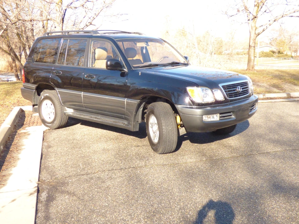 1998 Lexus LX 2nd Gen - Image 19 of 31