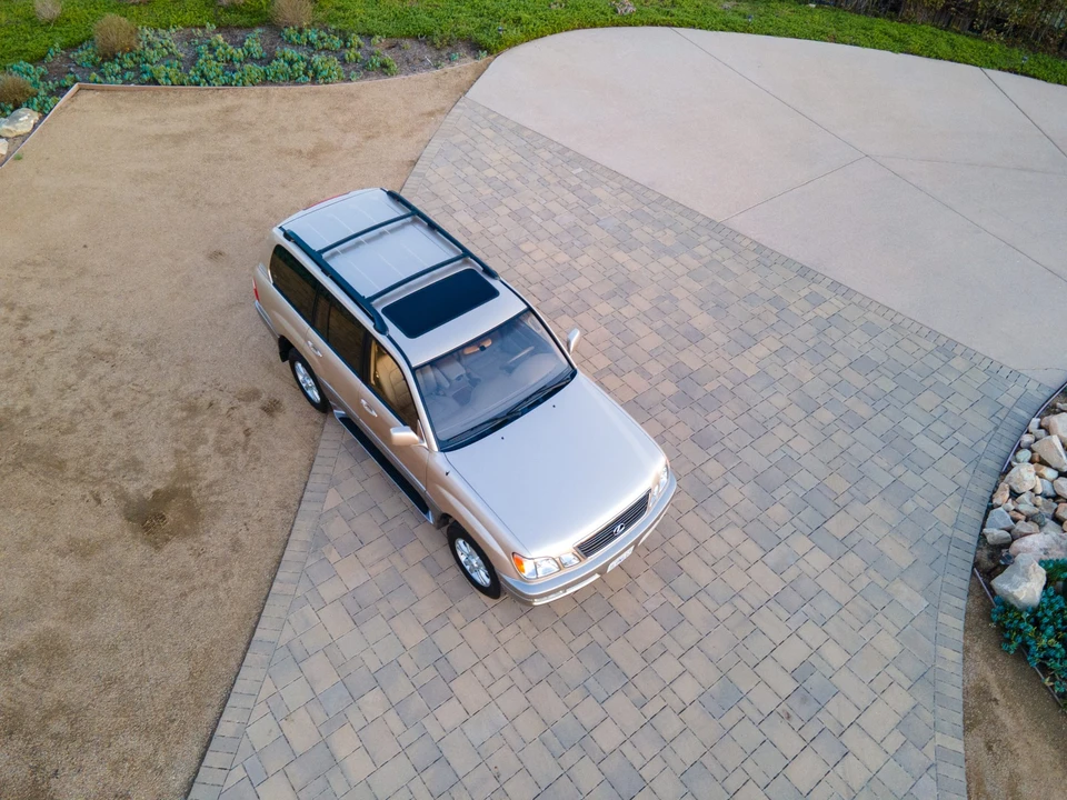 1998 Lexus LX 2nd Gen - Image 21 of 31