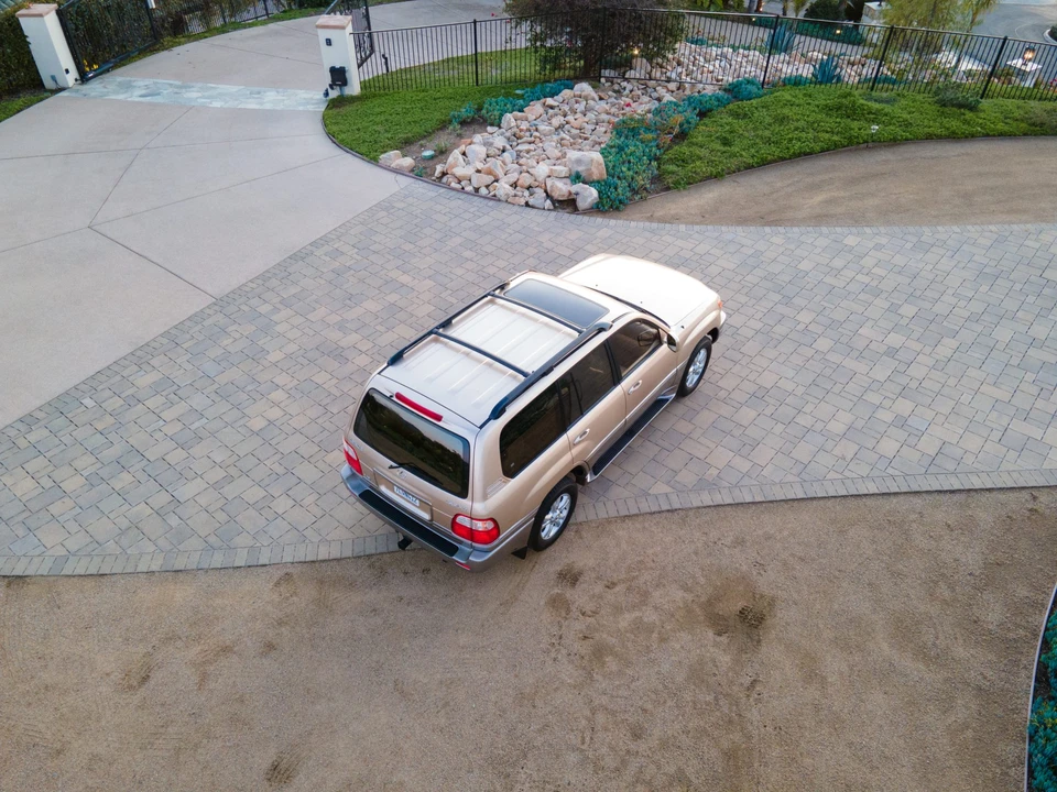 1998 Lexus LX 2nd Gen - Image 18 of 31