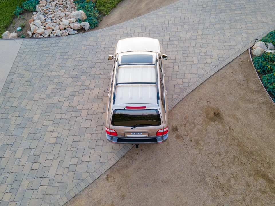 1998 Lexus LX 2nd Gen - Image 17 of 31