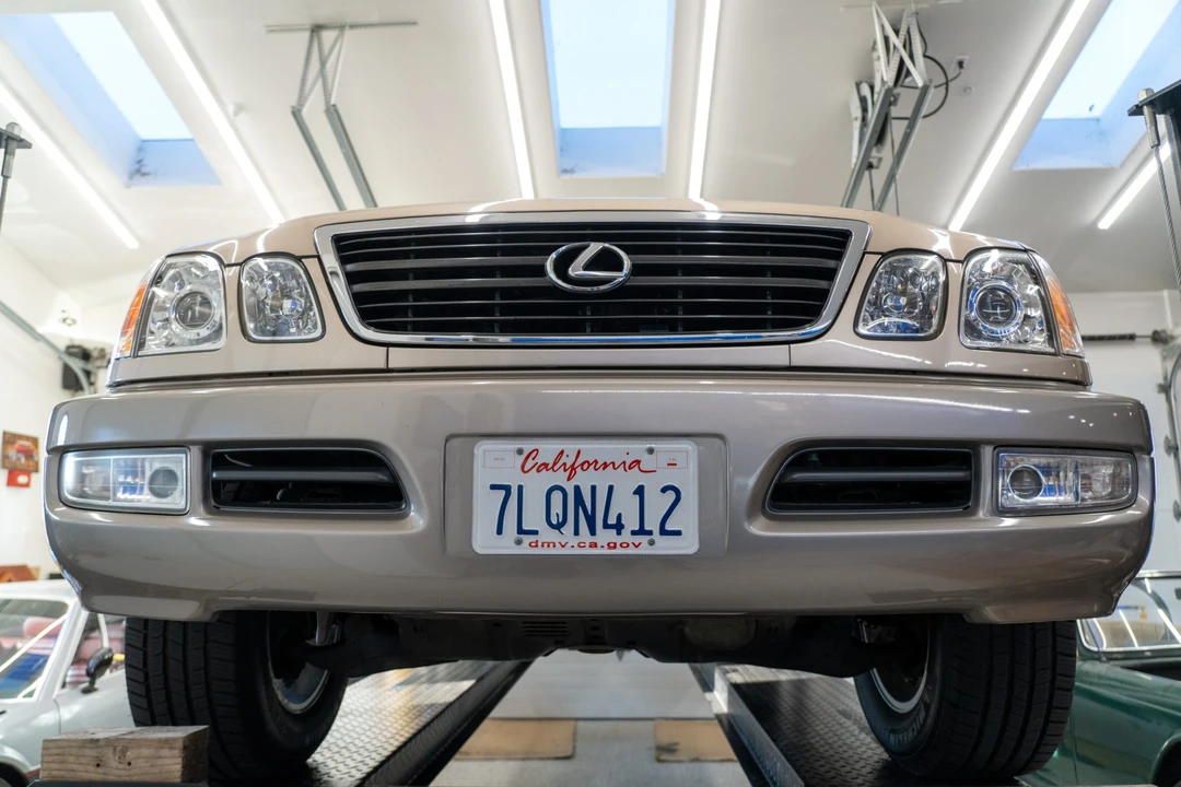 1998 Lexus LX 2nd Gen - Image 26 of 31