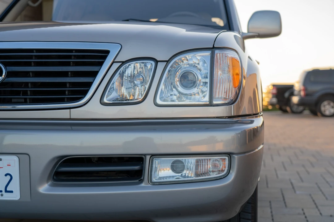 1998 Lexus LX 2nd Gen - Image 25 of 31