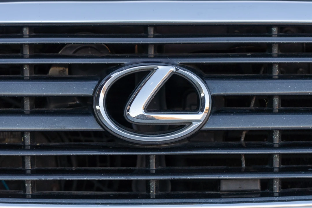 1998 Lexus LX 2nd Gen - Image 24 of 31