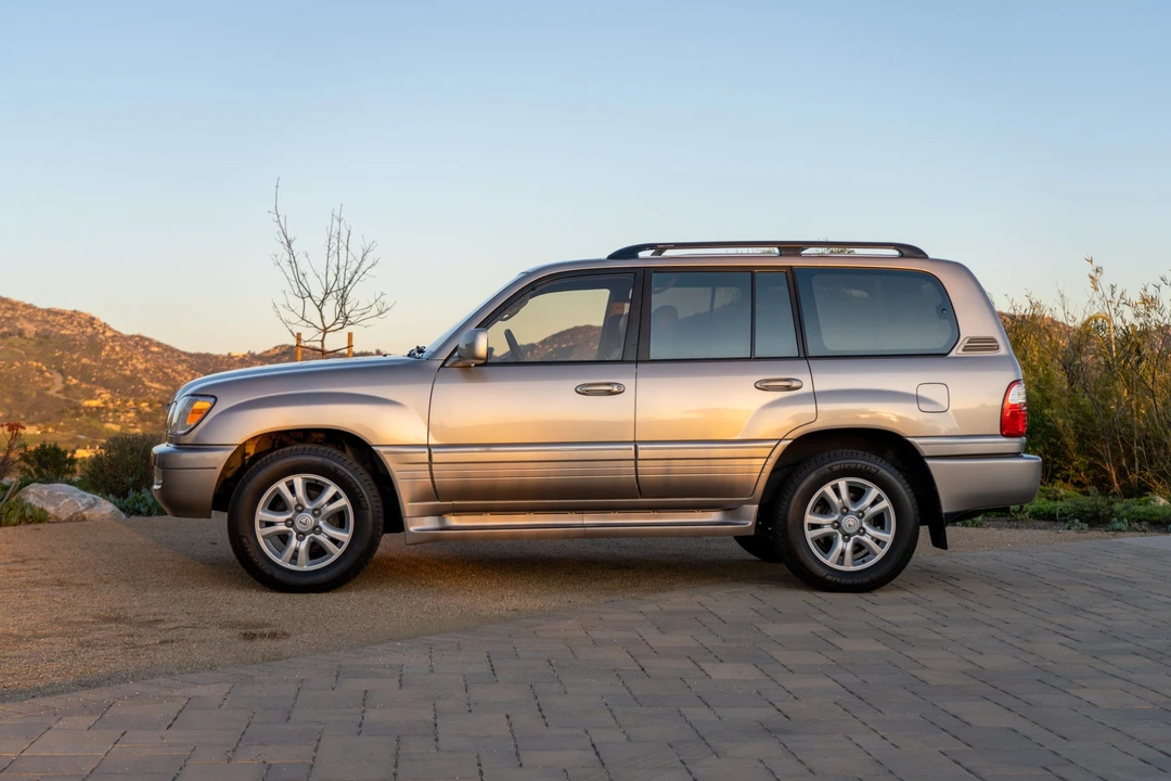 1998 Lexus LX 2nd Gen - Image 4 of 31