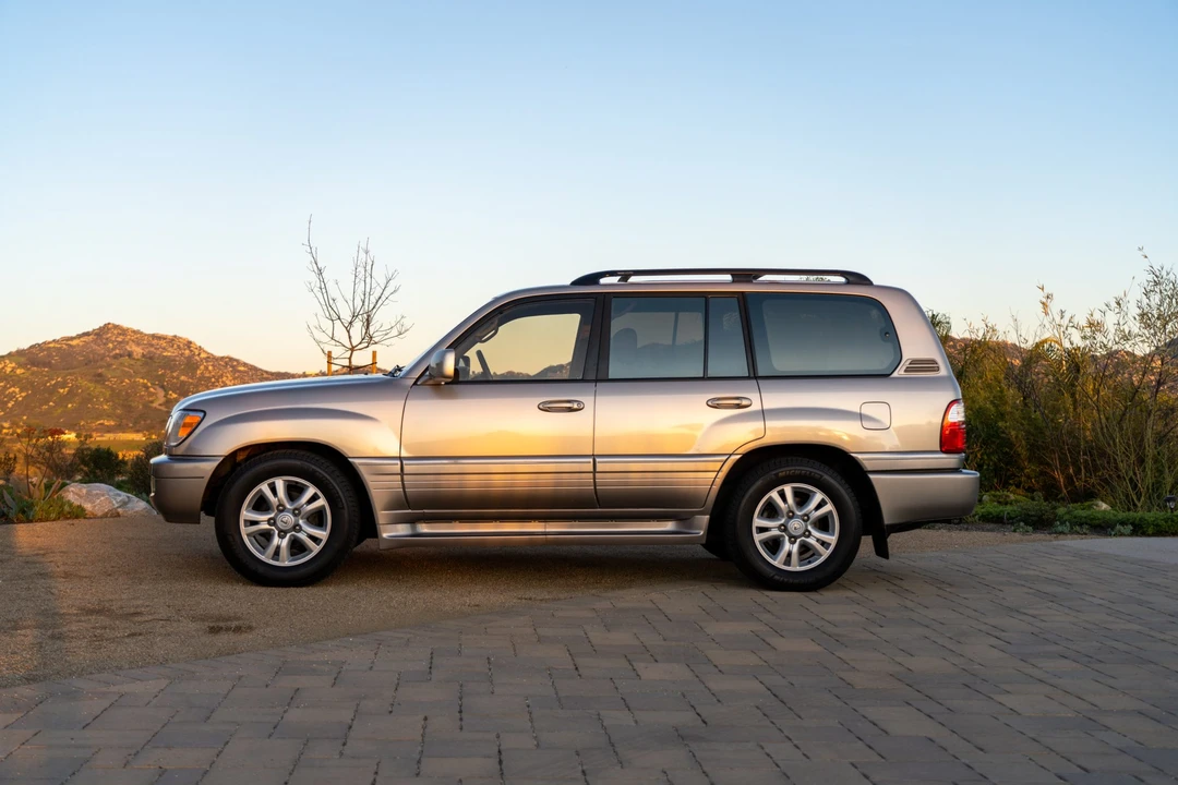 1998 Lexus LX 2nd Gen - Image 5 of 31
