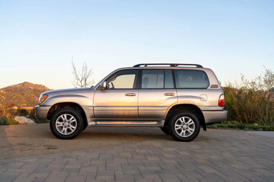 1998 Lexus LX 2nd Gen - Image 6 of 31