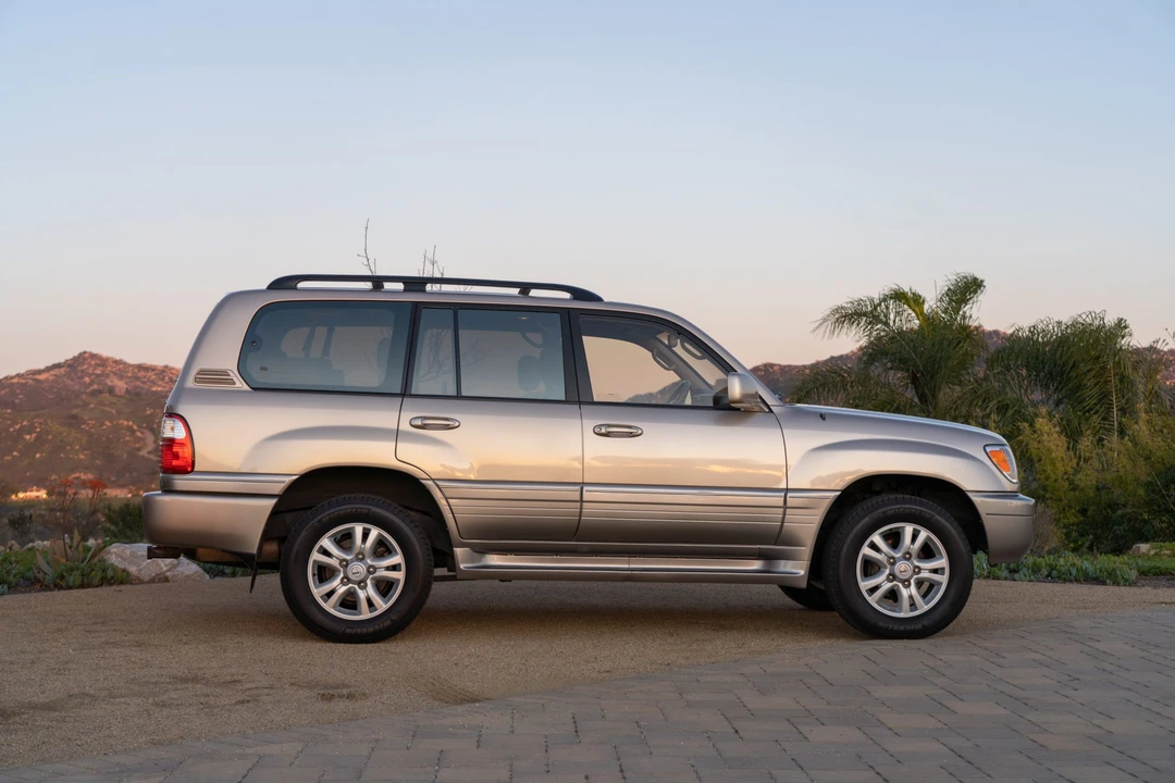 1998 Lexus LX 2nd Gen - Image 11 of 31