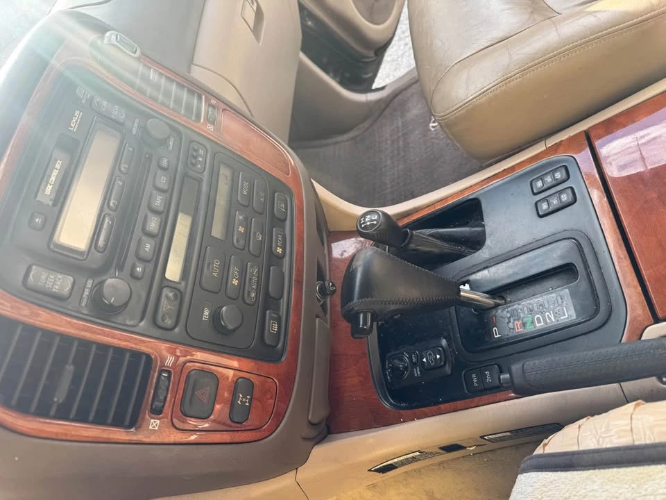 1998 Lexus LX 2nd Gen - Image 6 of 10