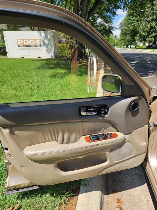 1998 Lexus LS 2nd Gen - Image 5 of 5
