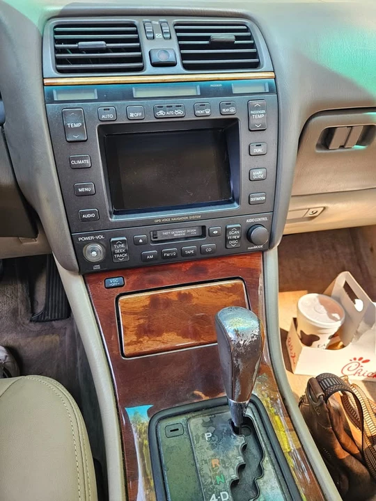 1998 Lexus LS 2nd Gen - Image 4 of 5