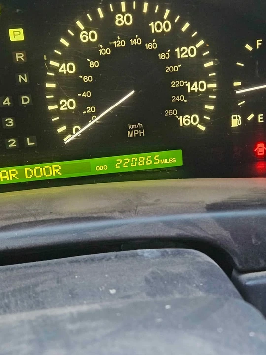 1998 Lexus LS 2nd Gen - Image 6 of 6