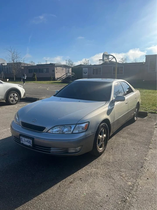 1998 Lexus ES 3rd Gen - Image 2 of 9