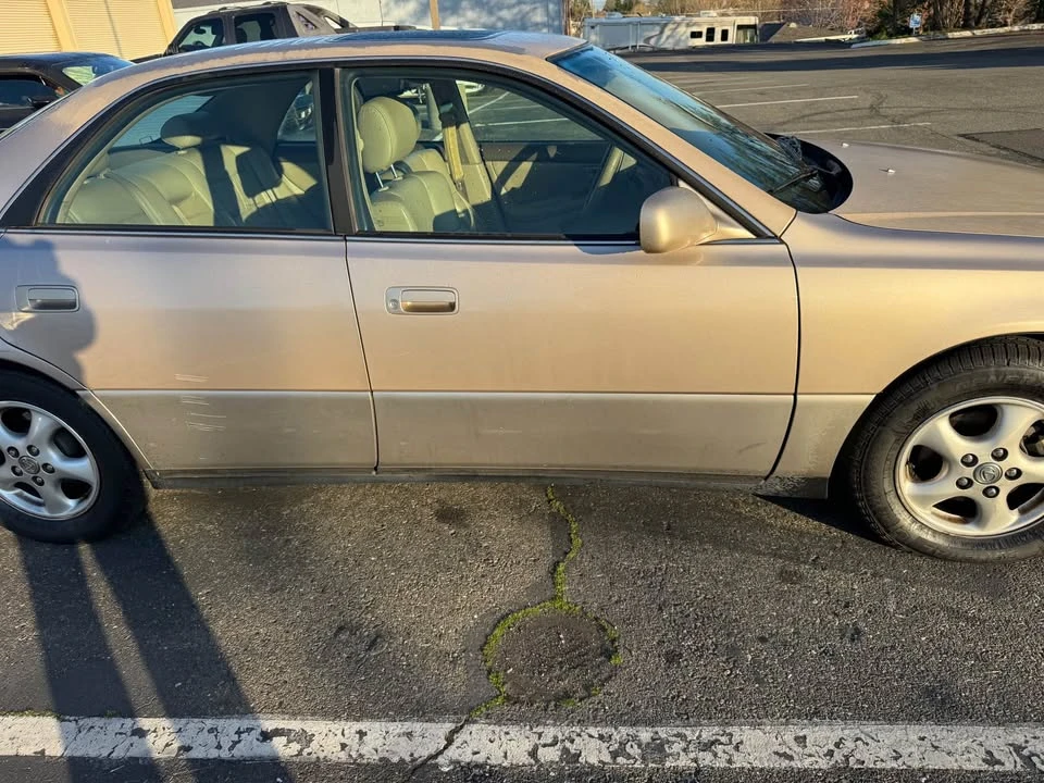 1998 Lexus ES 3rd Gen - Image 5 of 10