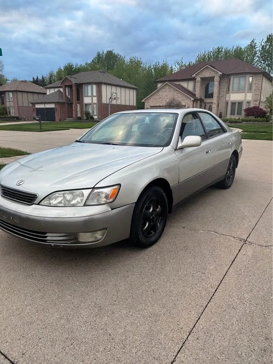 1998 Lexus ES 3rd Gen - Image 2 of 12