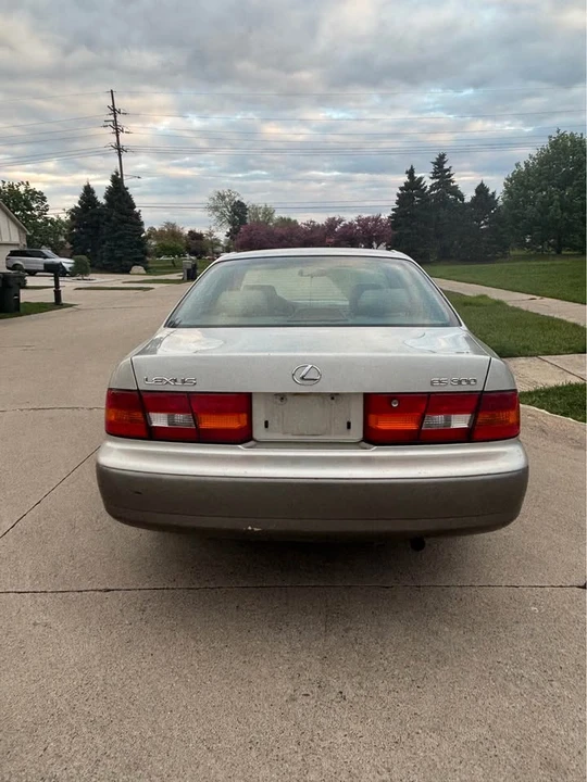 1998 Lexus ES 3rd Gen - Image 5 of 12
