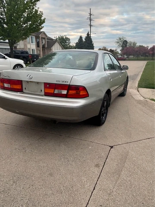 1998 Lexus ES 3rd Gen - Image 5 of 12