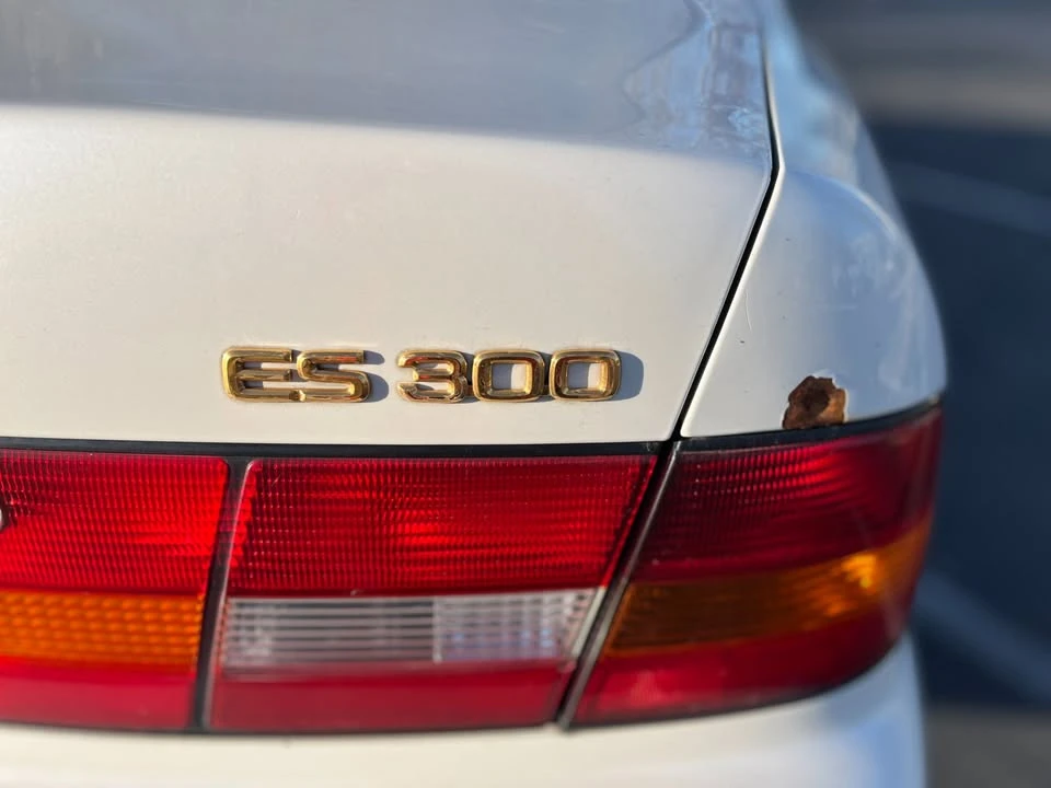 1998 Lexus ES 3rd Gen - Image 19 of 20