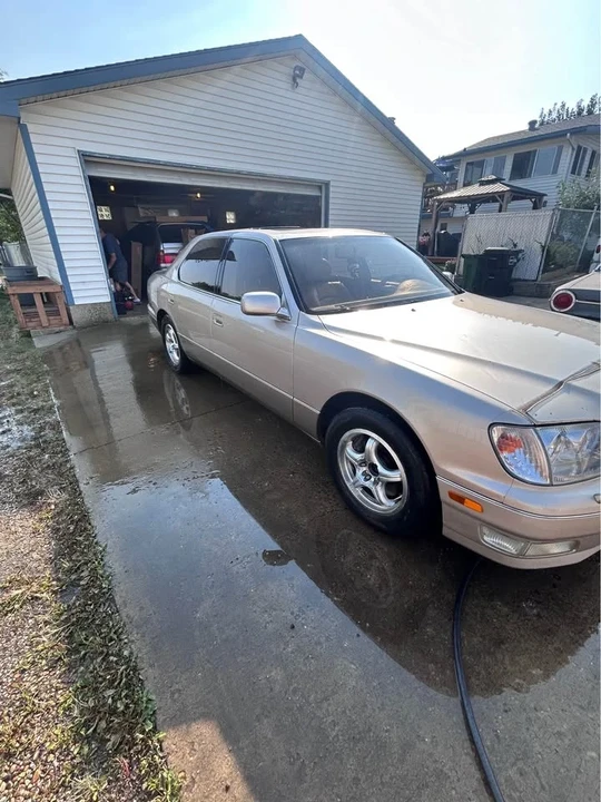1998 Lexus LS 2nd Gen - Image 2 of 10