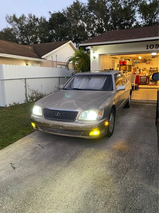 1998 Lexus LS 2nd Gen - Image 2 of 4