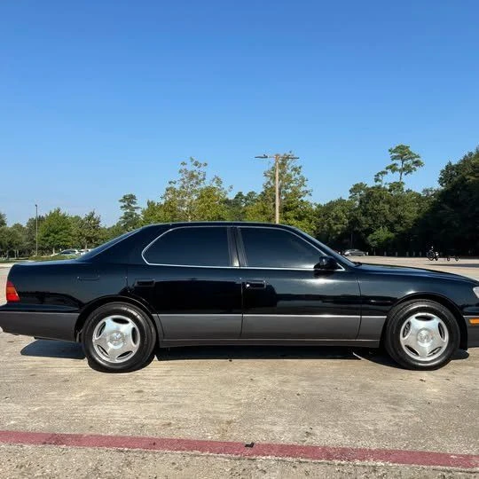 1998 Lexus LS 2nd Gen - Image 2 of 9