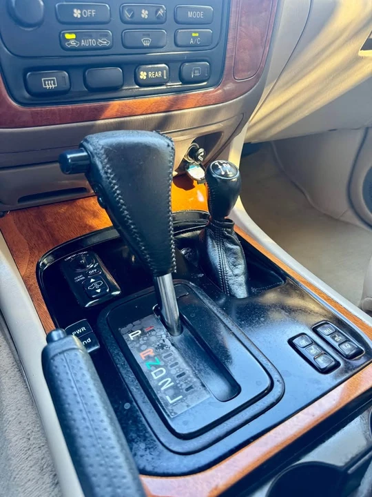 1998 Lexus LX 2nd Gen - Image 16 of 17