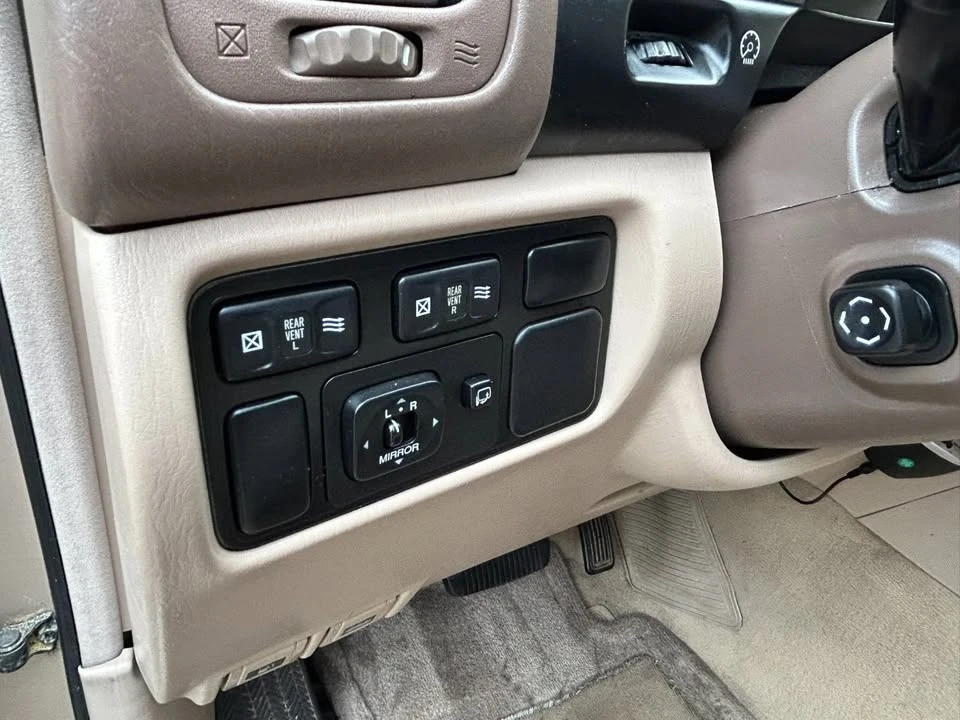 1998 Lexus LX 2nd Gen - Image 11 of 20