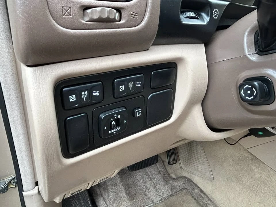 1998 Lexus LX 2nd Gen - Image 11 of 20