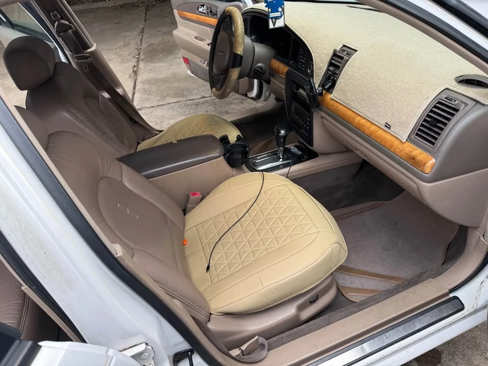 1998 Lincoln Continental 9th Gen - Image 7 of 10