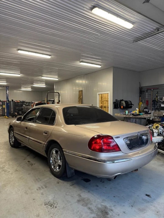 1998 Lincoln Continental 9th Gen - Image 2 of 20