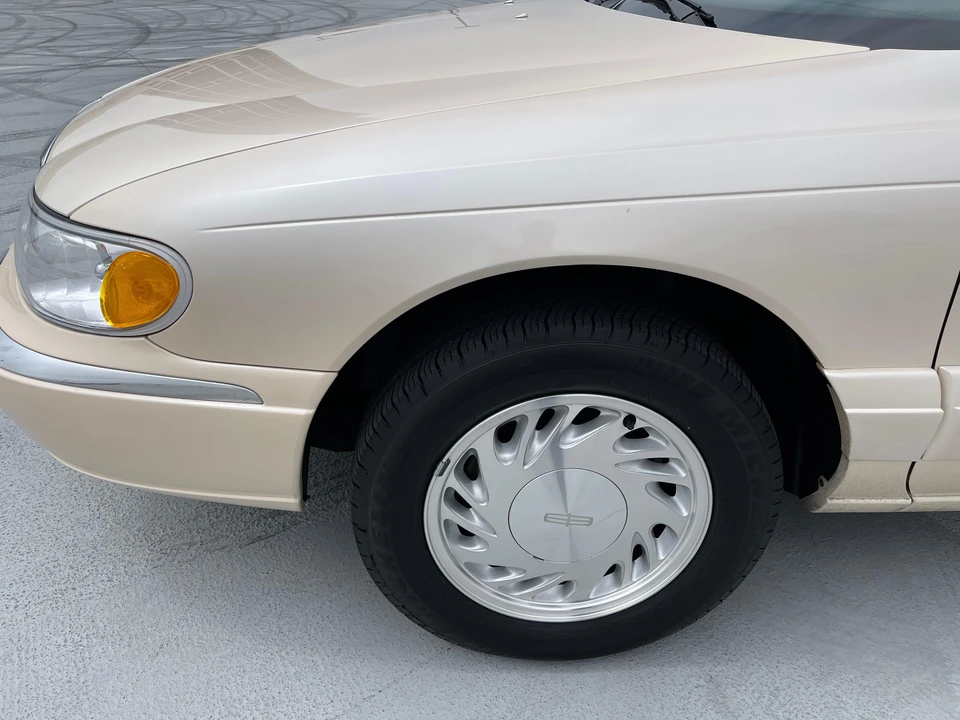 1998 Lincoln Continental 9th Gen - Image 21 of 31