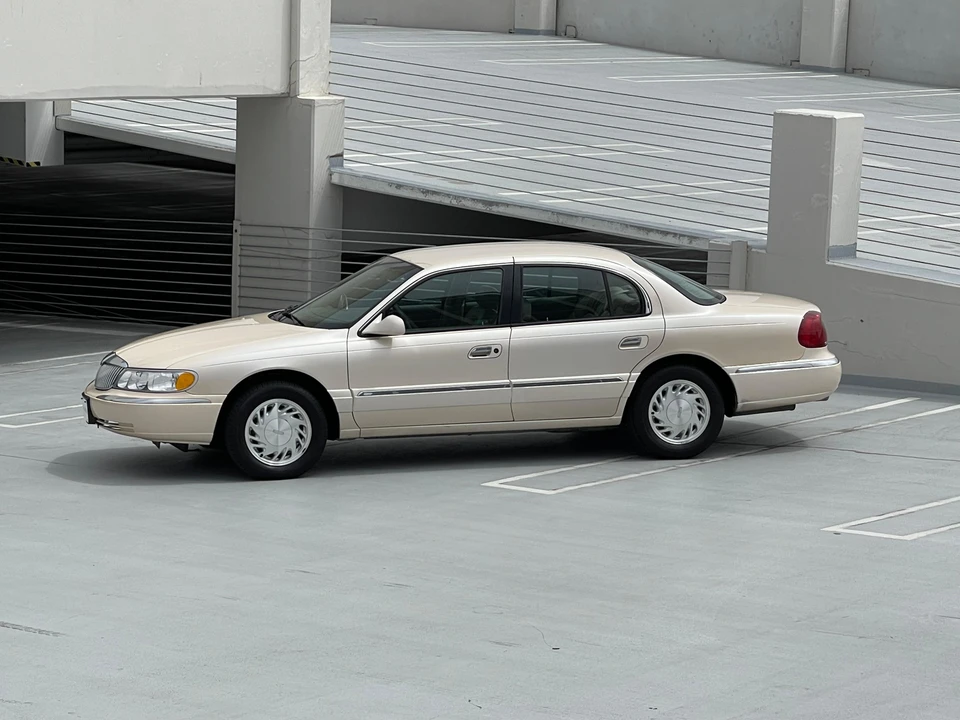 1998 Lincoln Continental 9th Gen - Image 9 of 31