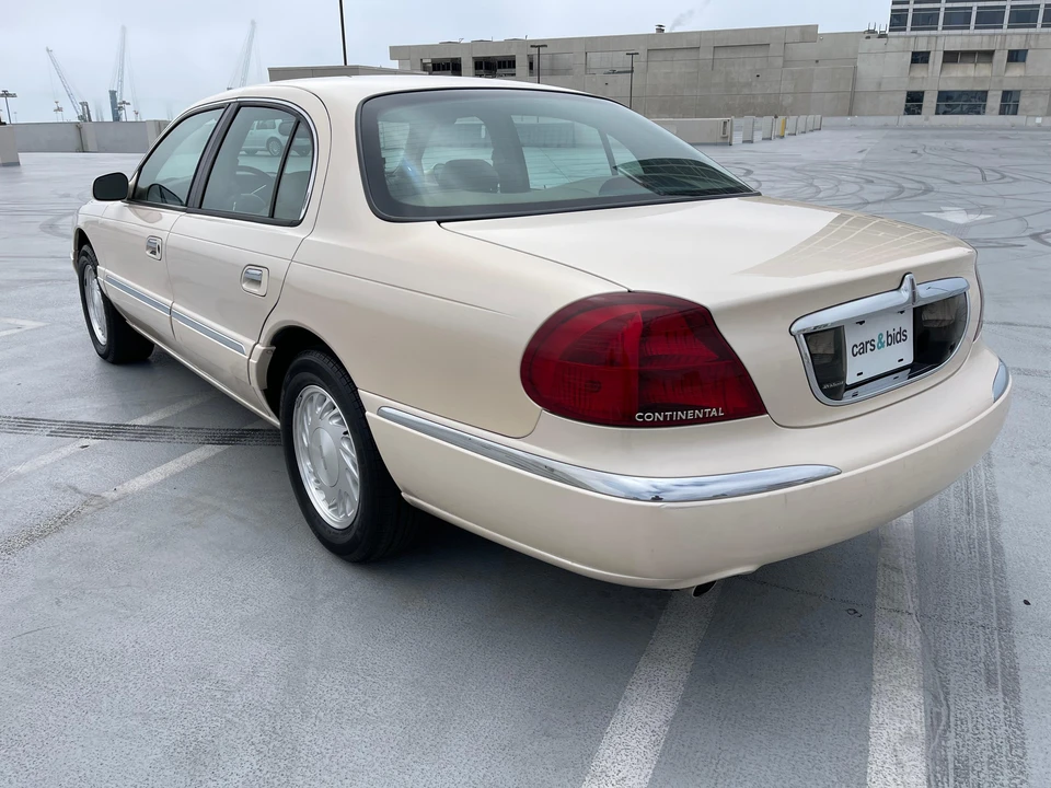 1998 Lincoln Continental 9th Gen - Image 11 of 31