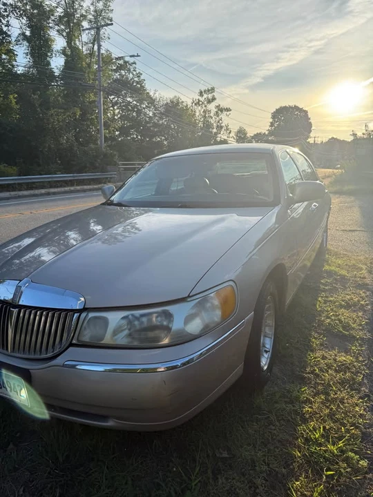 1998 Lincoln Continental 9th Gen - Image 9 of 10