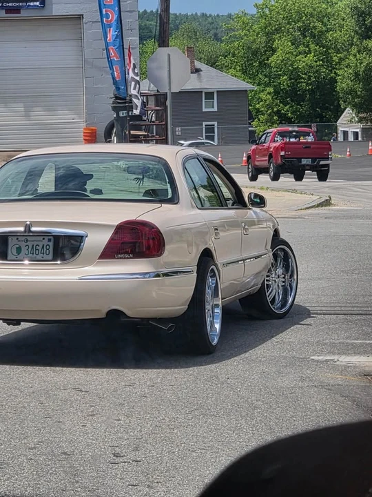 1998 Lincoln Continental 9th Gen - Image 2 of 4