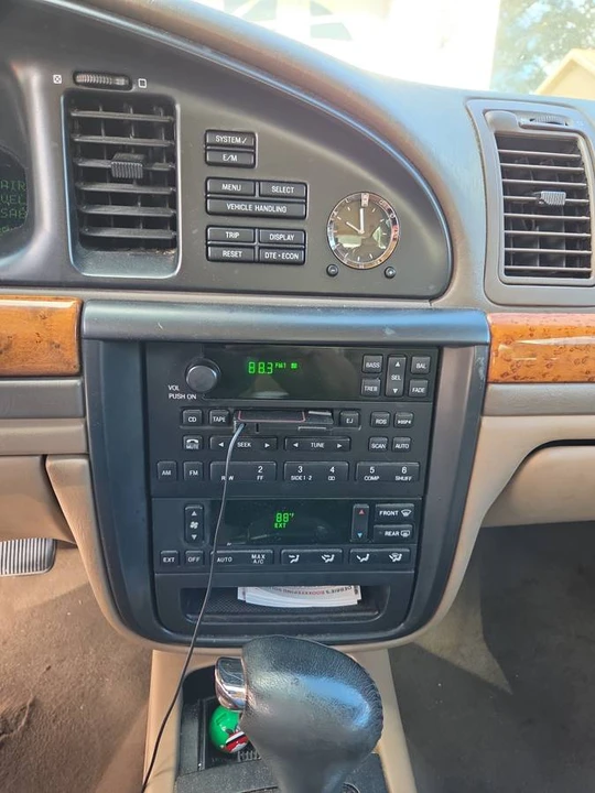 1998 Lincoln Continental 9th Gen - Image 3 of 10