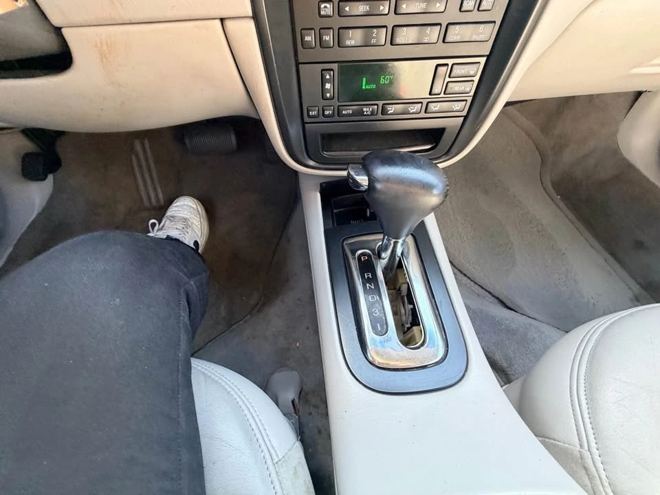 1998 Lincoln Continental 9th Gen - Image 11 of 15