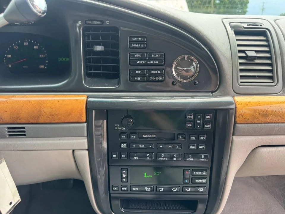 1998 Lincoln Continental 9th Gen - Image 14 of 19