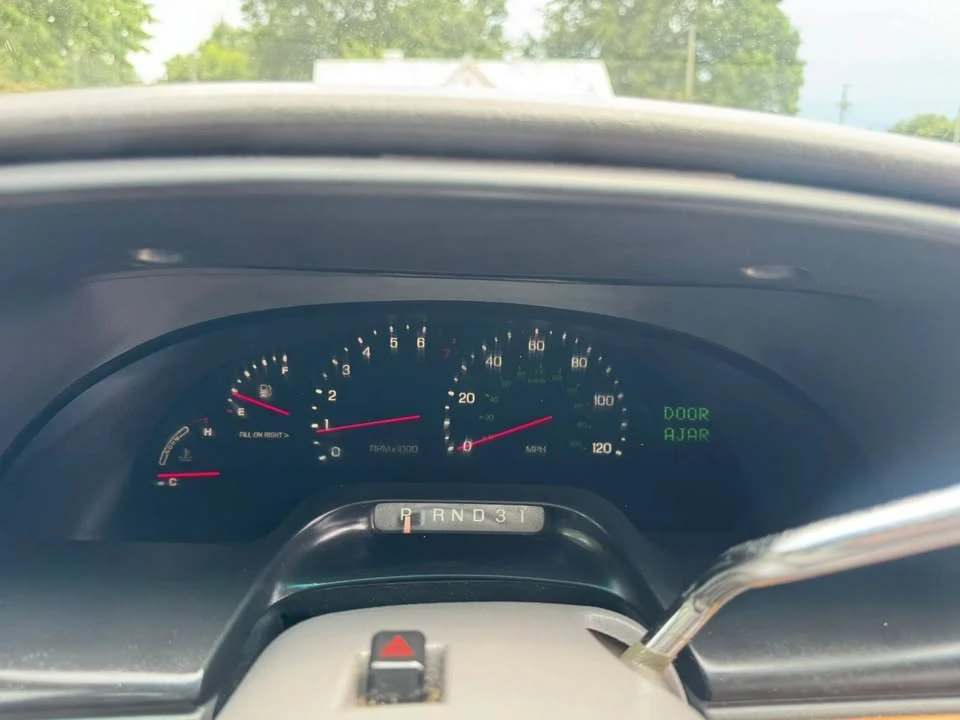 1998 Lincoln Continental 9th Gen - Image 18 of 19