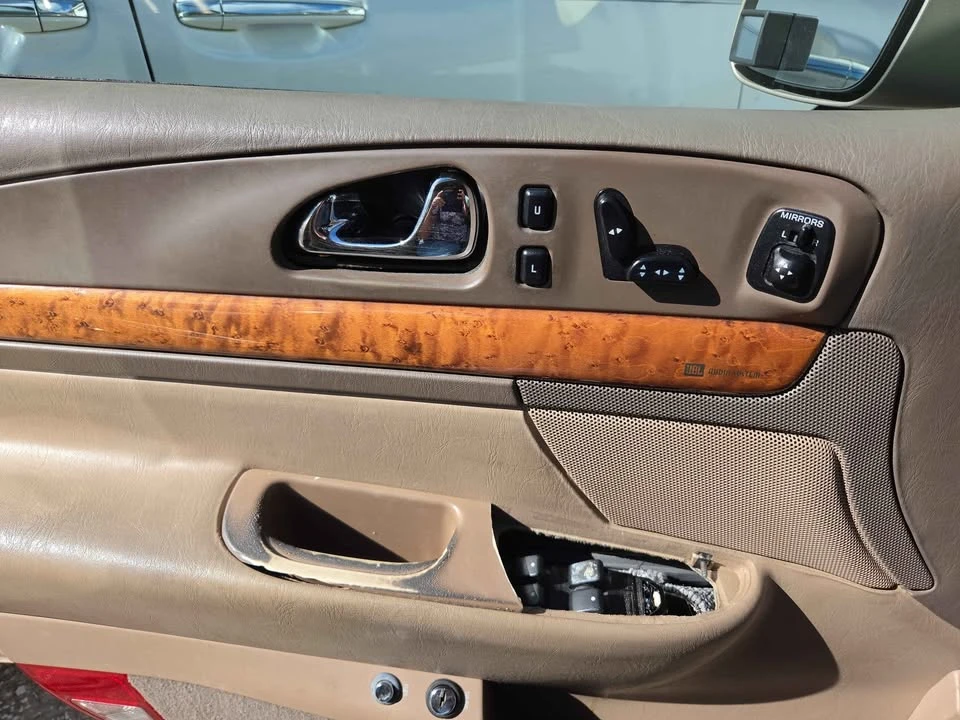 1998 Lincoln Continental 9th Gen - Image 11 of 13