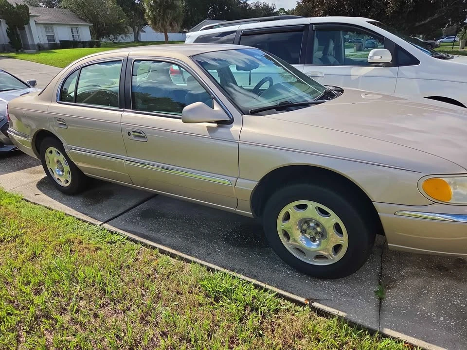 1998 Lincoln Continental 9th Gen - Image 2 of 13