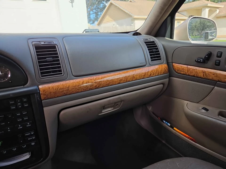 1998 Lincoln Continental 9th Gen - Image 9 of 13
