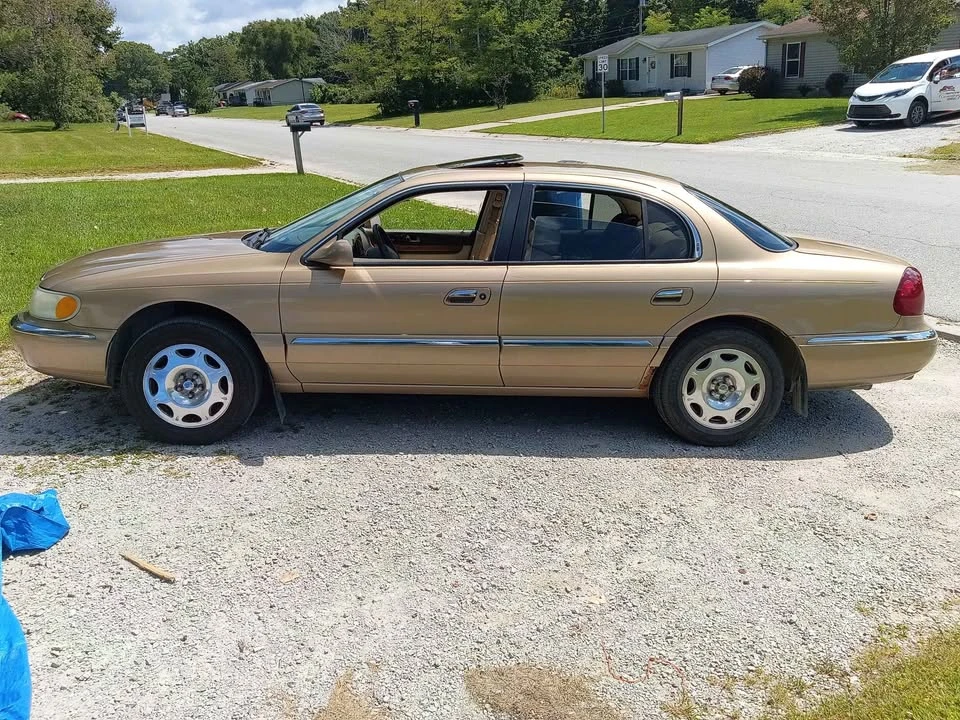 1998 Lincoln Continental 9th Gen - Image 11 of 16